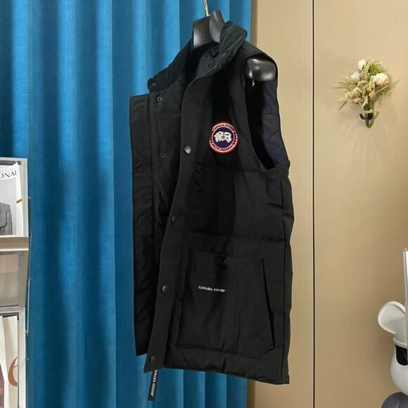 Canada Goose Men's Black Down Vest - Picture 10 of 10